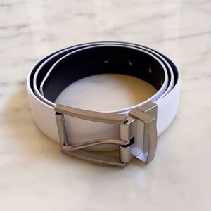NWOT. Calvin Klein White & Black Reversible Belt w/Chrome Buckle with Logo